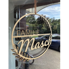 Personalisierte Holztafel mit Nachnamen - Runder Dekor mit Blättern (Naturholz, Höhe 40 cm)