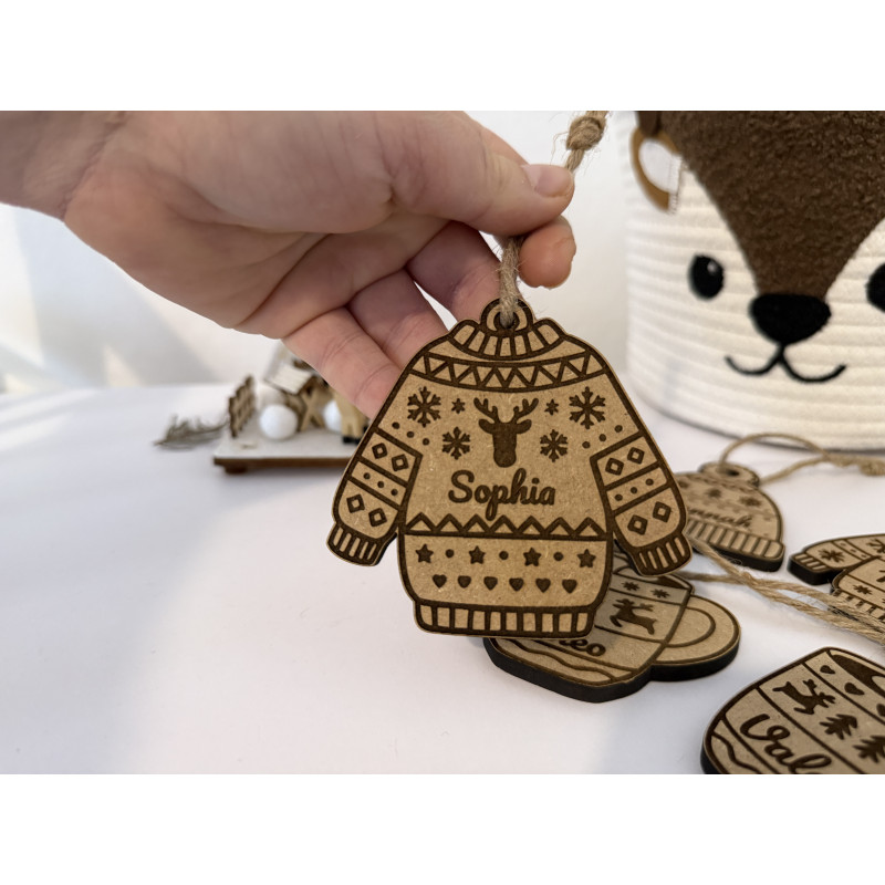 6 Stk Personalisierte Weihnachtsanhänger mit Namen - einzigartige festliche Geschenke für Ihre Lieben.